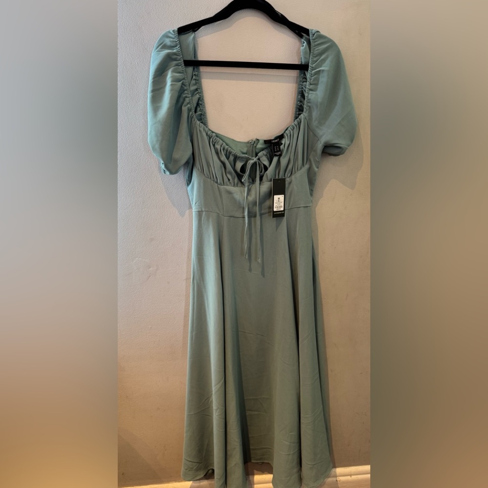 Forever 21 sage green peasant dress size M